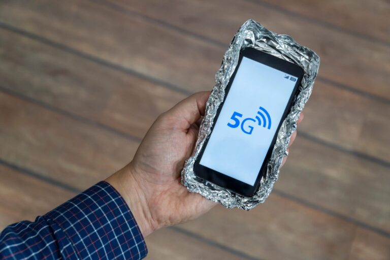 Does wrapping your phone in aluminum foil prevent tracking?