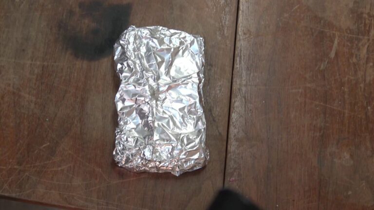 Does wrapping your phone in aluminum foil block GPS?