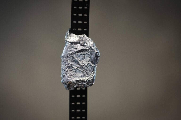 Will tin foil block a GPS tracker?